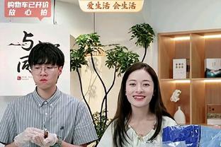 辣？道奇队友谊赛韩国女星展示投球，场边的球员们都看直眼了